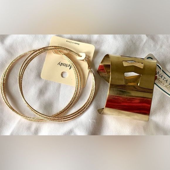 NWT cuff and large hoop earrings, gold tone - Picture 3 of 5